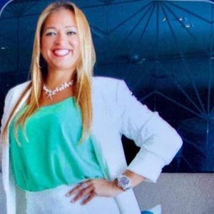 Meet your Posher, Larissa